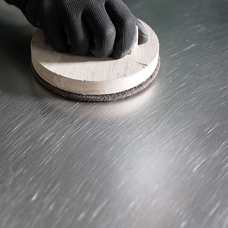 Gleichgewicht zwischen Hand und Maschine