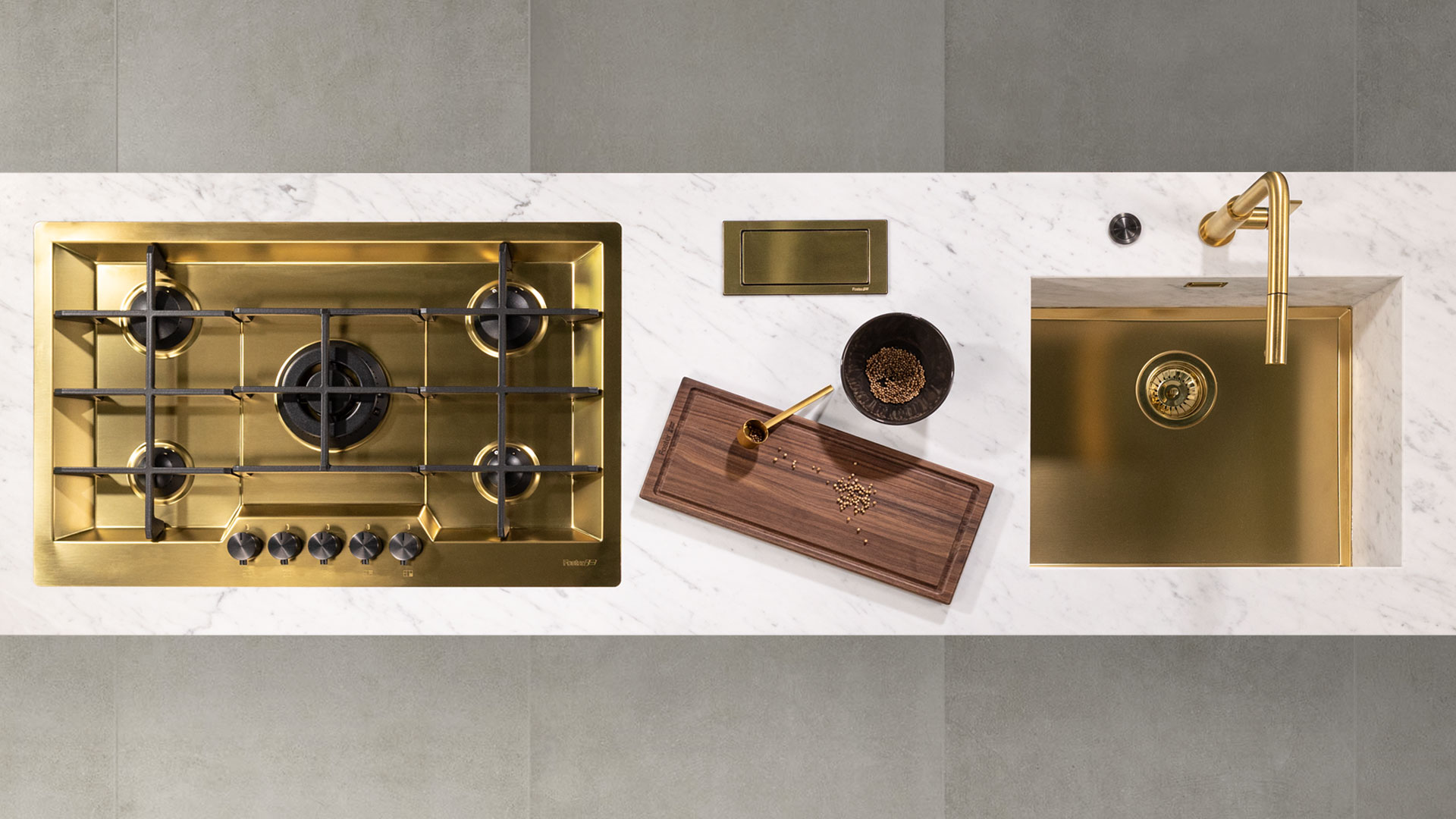 Gas-Kochfeld KE | Steckdosenhalter Reverse | Phantom BASE | Omega Plus