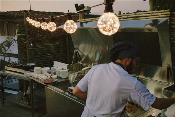 Foster und Zero Barriere präsentieren die luxuriöse Outdoor-Kollektion von Foster