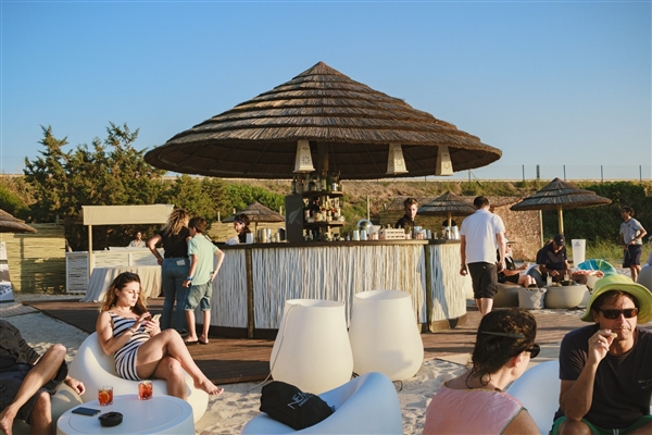 Foster und Zero Barriere präsentieren die luxuriöse Outdoor-Kollektion von Foster