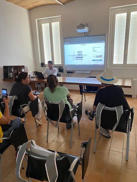 Indonesien begegnet Foster