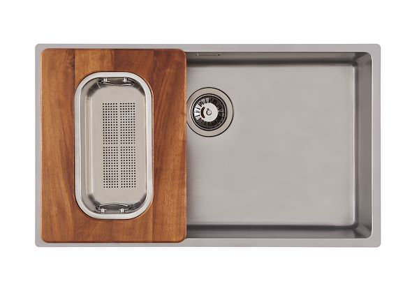 Schneidebrett Twin aus Iroko-Holz mit Küchensieb aus Edelstahl