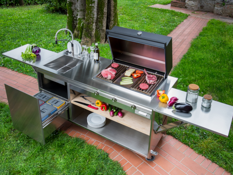 Die Outdoor-Küchenkollektion wird durch ein neues Produkt, Finalmente Barbecue, bereichert.